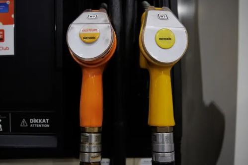 Araç sahiplerini sevindirecek haber: Benzine indirim geliyor