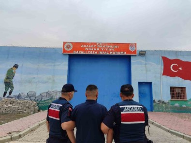 3 Yil 1 Ay 15 Gün Hapis Cezasi Ile Aranan Sahsi Jandarma Yakaladi