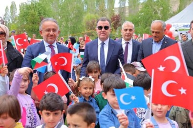 4- 6 Yas Kur'an Kursu Ögrencilerinden Yilsonu Programi