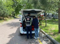 Trafikte Aracini Motosikletlinin Üzerine Süren Sürücüye Ceza Yagdi