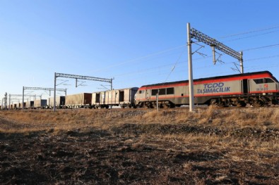 Yeniden hizmete açıldı! Azerbaycan'a ilk tren yola çıktı