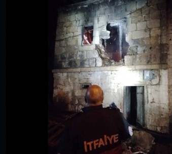 Bayburt'ta Çikan Ev Yangininda 1 Kisi Hayatini Kaybetti