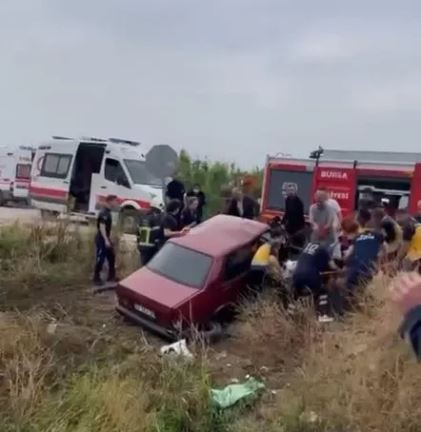 Bursa’da can pazarı! İki otomobil çarpıştı, biri dereye uçtu: 5 yaralının hayati tehlikesi var