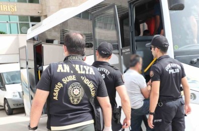 Antalya'da Aranan 153 Kisi Yakalandi