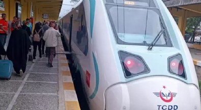 Bakan Uraloğlu açıkladı! Milli elektrikli tren seti 575 bin yolcu taşıdı