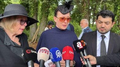 Berzeg Aliesi, Korhan Berzeg'e Toprak Atarak Veda Etti