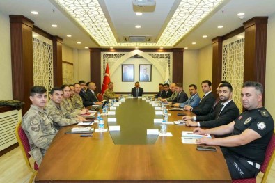 Hakkari'de Çesitli Suçlardan 54 Kisi Yakalandi