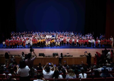 Halk Oyunlari Toplulugundan Muhtesem Gösteri