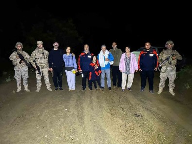 Tunceli'de Çamura Saplanip Mahsur Kalan 5 Kisiyi AFAD Kurtardi