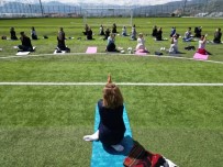 Açik Havada Yoga Ve Meditasyon Etkinligi Düzenledi