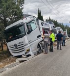 Burdur'da Araba Yüklü Tir Sarampole Dalarak Toprak Zemine Saplandi Haberi