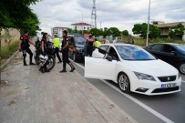 Edirne'de Dur Ihtarina Uymadilar Açiklamasi Otomobilden Uyusturucu Attilar