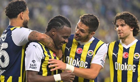 Fenerbahçe'den ayrılmasına izin vermedi! Ali Koç, takımda kalacakları açıkladı
