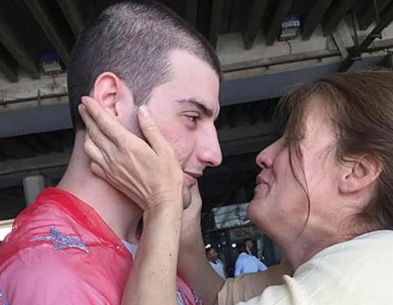 İzmir'de evlat dehşeti! Anne ve babasını katledip intihara kalkıştı: 13 yaşındaki kardeşi ihbar etti