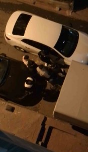 Beyoglu'nda 15 Yasindaki Ehliyetsiz Sürücü Polise Yakalaninca Ortalik Karisti Açiklamasi Polis Havaya Ates Açti