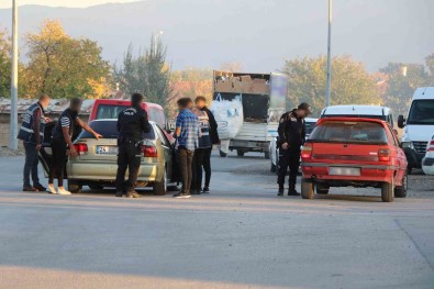 Erzincan'da Toplam 18 Yil Kesinlesmis Hapis Cezasi Bulunan 15 Aranan Sahis Yakalandi