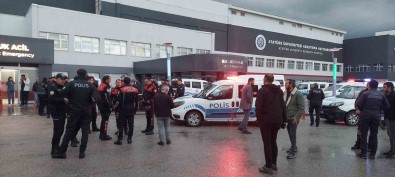 Erzurum'da Hasta Yakinlari, Saglikçilara Ve Polise Saldirdi