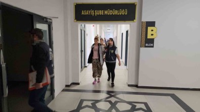 Kocaeli'de 5 Evi Soyan 2 Kadin Yakalandi