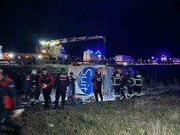 Nigde - Ankara Otoyolu'nda Otobüs Sarampole Devrildi Açiklamasi 2 Ölü, 40 Yarali