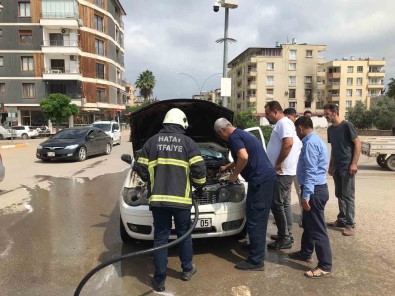 Reyhanli'da Çikan Araç Yangini Kisa Sürede Söndürüldü