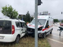 Tokat'ta Ambulans Ile Panelvan Araç Çarpisti Açiklamasi 3 Yarali