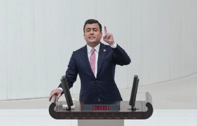 AK Parti Milletvekili Gökçek Meclis'teki Gezi provokasyonuna geçit vermedi! 'Türk bayraklarımızı yakanlar bize özgürlükten bahsedemez'