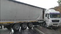 Antalya-Denizli Yolunda Tir Makasladi, Yol Trafige Kapandi Haberi