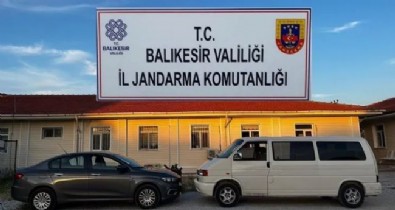 Ayvalık’ta 15 göçmen ve 2 organizatör yakalandı