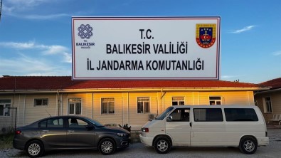 Ayvalik'ta 15 Göçmen Ve 2 Yabanci Uyruklu Organizatör Yakalandi