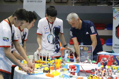 Gelecegin Milli Teknoloji Yildizlari Eserlerini Sergiledi