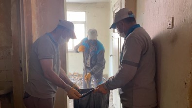 Kiracinin Çöp Eve Çevirdigi Daireye Girip Aglayan Aynur Teyzenin Yüzü Güldü