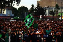 On Binler Statta, Binler Meydanda Sakaryaspor'a Destek Oluyor