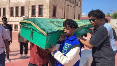 Burdur'daki Diyaliz Tedavisi Sonrasi Vefat Eden Somalili Hasta Topraga Verildi