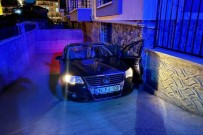Geri Geri Kaçan Araci Durdurmak Isteyen 2 Kisi Araç Altinda Kalarak Yaralandi Haberi