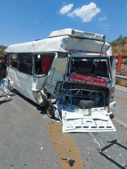 Aydın'da feci kaza! Midibüs ile yolcu minibüsü çarpıştı
