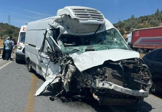 Aydın'da feci kaza! Midibüs ile yolcu minibüsü çarpıştı