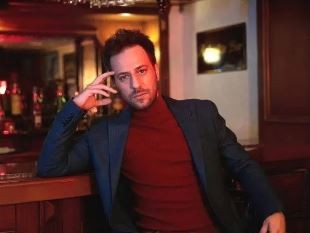 Meğer ünlü oyuncunun oğluymuş...