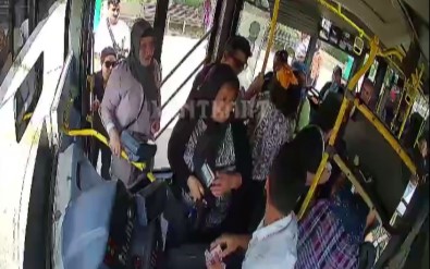 Alanya'da Halk Otobüsü Soförü Ile Yolcu Arasindaki 'Ücret' Tartismasi Kamerada