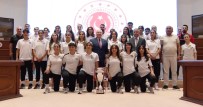 Bakan Güler, Yüksekova Belediyespor'un Kadin Futbolcularini Agirladi
