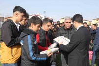 Bingöl'de Ögrencilere Malzeme Destegi