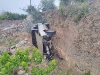 Burdur'da Önüne Köpek Çikinca Kontrolden Çikan Otomobil Sarampole Devrildi Açiklamasi1 Yarali