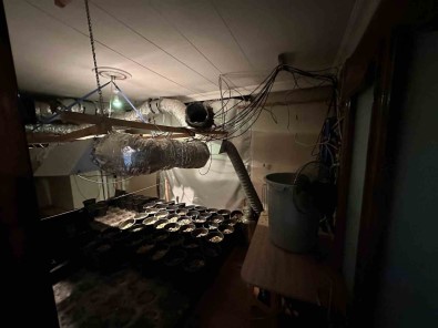 Esenyurt'ta Uyusturucu Serasina Çevrilen Eve Operasyon Açiklamasi 15 Kilogram Esrar Ele Geçirildi