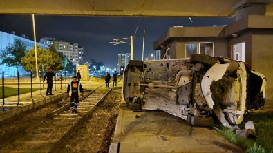 Yolcu Treni Ile Hemzemin Geçitte Çarpisan Otomobil Devrildi Açiklamasi 1 Yarali