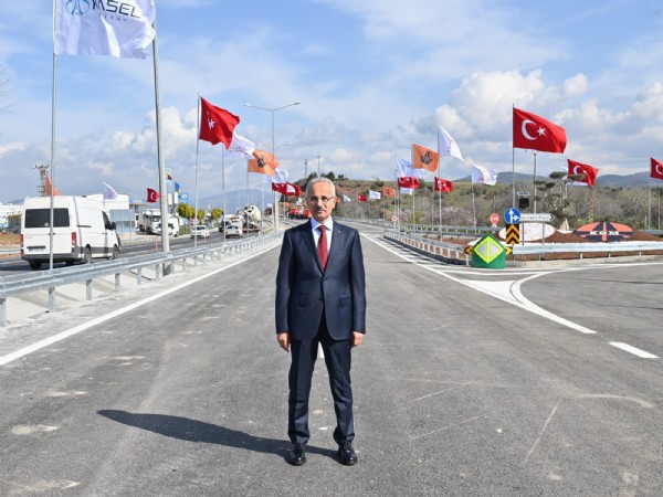 Türkiye'de en çok araç FSM'den geçiyor! Bakan Uraloğlu açıkladı
