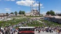 Edirne Selimiye Meydani'na Turist Akini