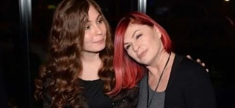 O şarkıcı Emel Müftüoğlu'nun kızı çıktı!