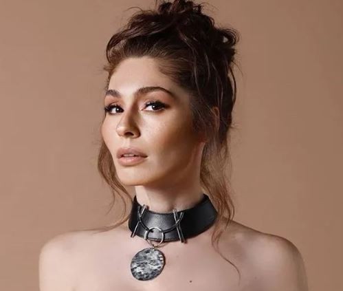 O şarkıcı Emel Müftüoğlu'nun kızı çıktı!