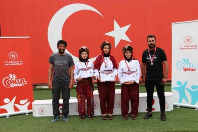 Darendeli Kiz Ögrenciler Türkiye Sampiyonasi'nda Finale Kaldi