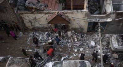 Katil İsrail düğmeye bastı: Refah'ın doğusuna yoğun bombardıman