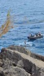 Kayalikta Mahsur Kalan Gençlere Deniz Polisi Can Simidi Oldu